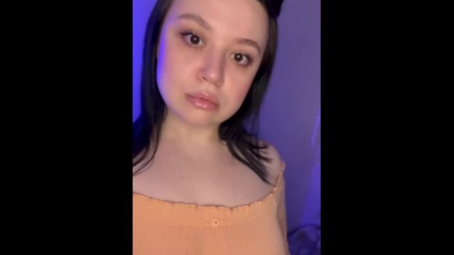 babe girl playing with juicy..