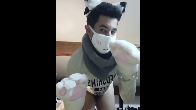 Average height fag puts on..