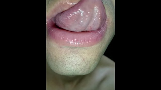 Puta de lengua larga..