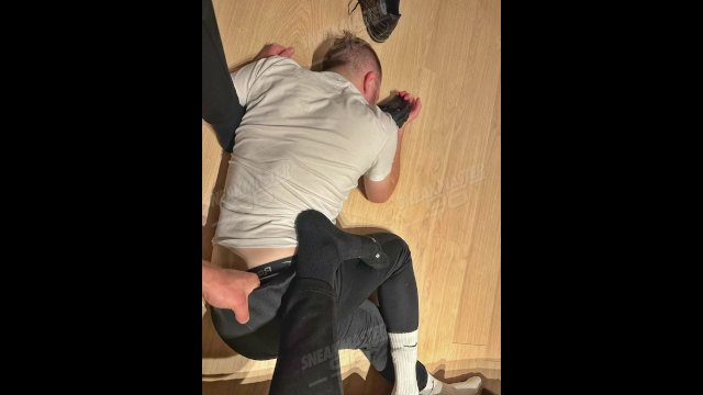 Twink Slave sniff foot..