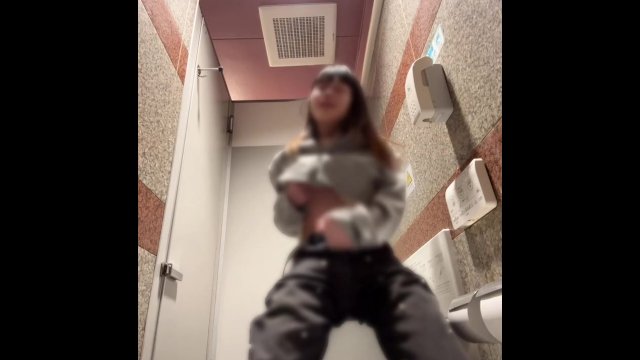 レストランでウィン�..