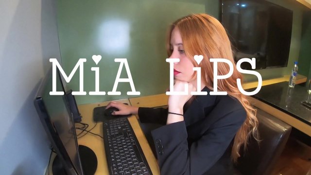 Mia Lips 👄 sexy secretary..