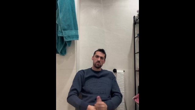 Bi fella jerking off crazy..