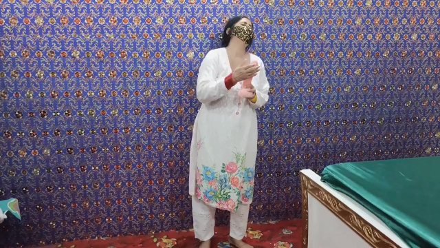 Pakistani Hot Aunty Orgasm..