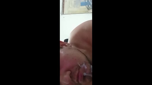 Hombre intelectual se siente..
