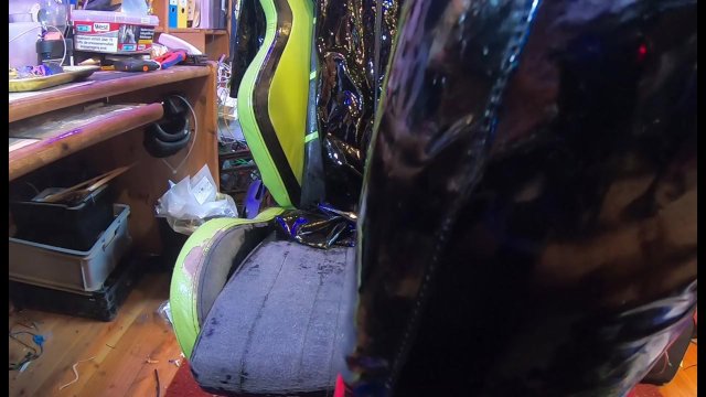 Analfisting im Catsuit