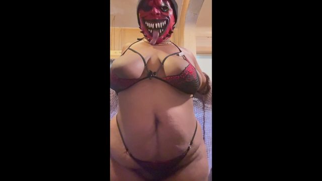 Plus Size Ebony Touches..